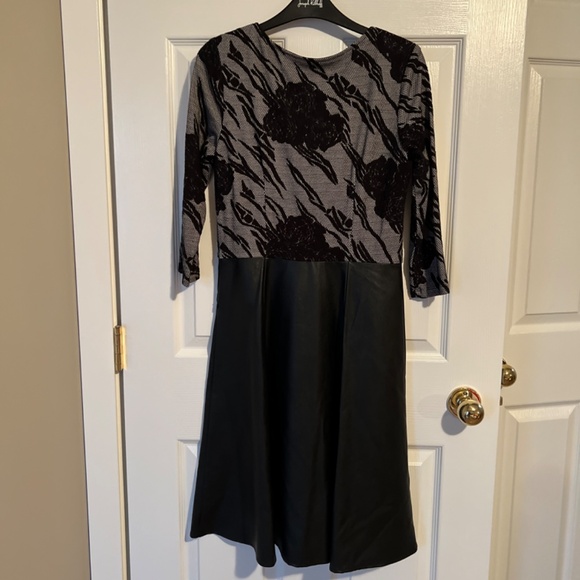 Frank Lyman Dress - Picture 4 of 4